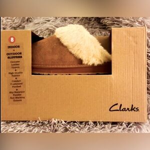NEW in BOX! Women’s CLARKS Suede Scuff Slippers!